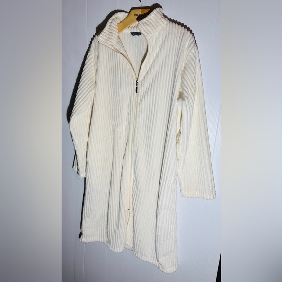 Cozy Cream Zip-Up Robe - Picture 1 of 4